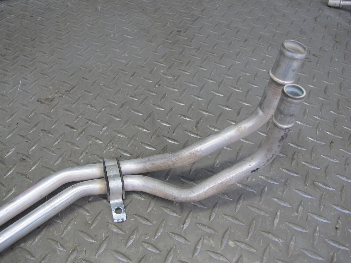 2004-2009 Cadillac XLR Hvac Heater Inlet & Outlet Pipe Tube Line