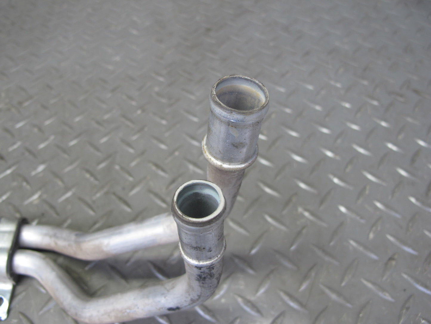 2004-2009 Cadillac XLR Hvac Heater Inlet & Outlet Pipe Tube Line