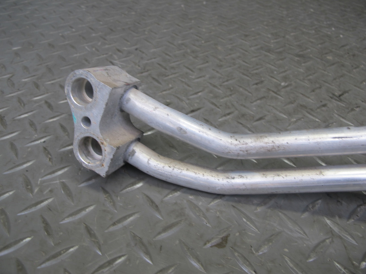 2004-2009 Cadillac XLR Hvac Heater Inlet & Outlet Pipe Tube Line
