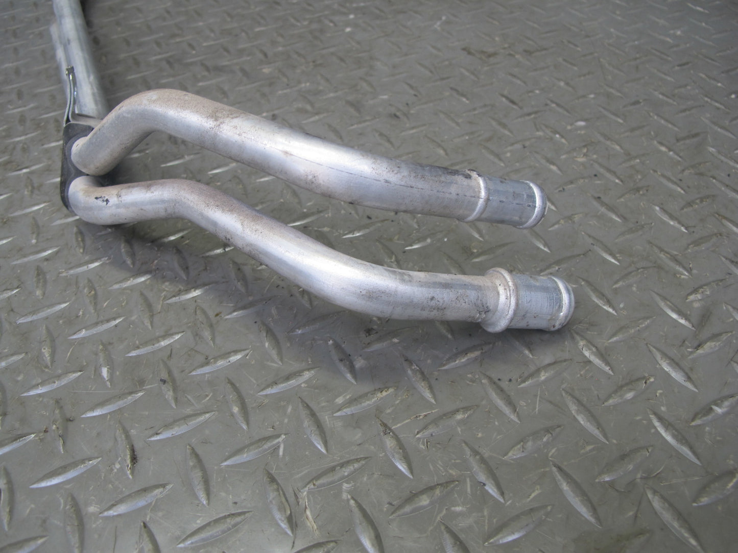 2004-2009 Cadillac XLR Hvac Heater Inlet & Outlet Pipe Tube Line