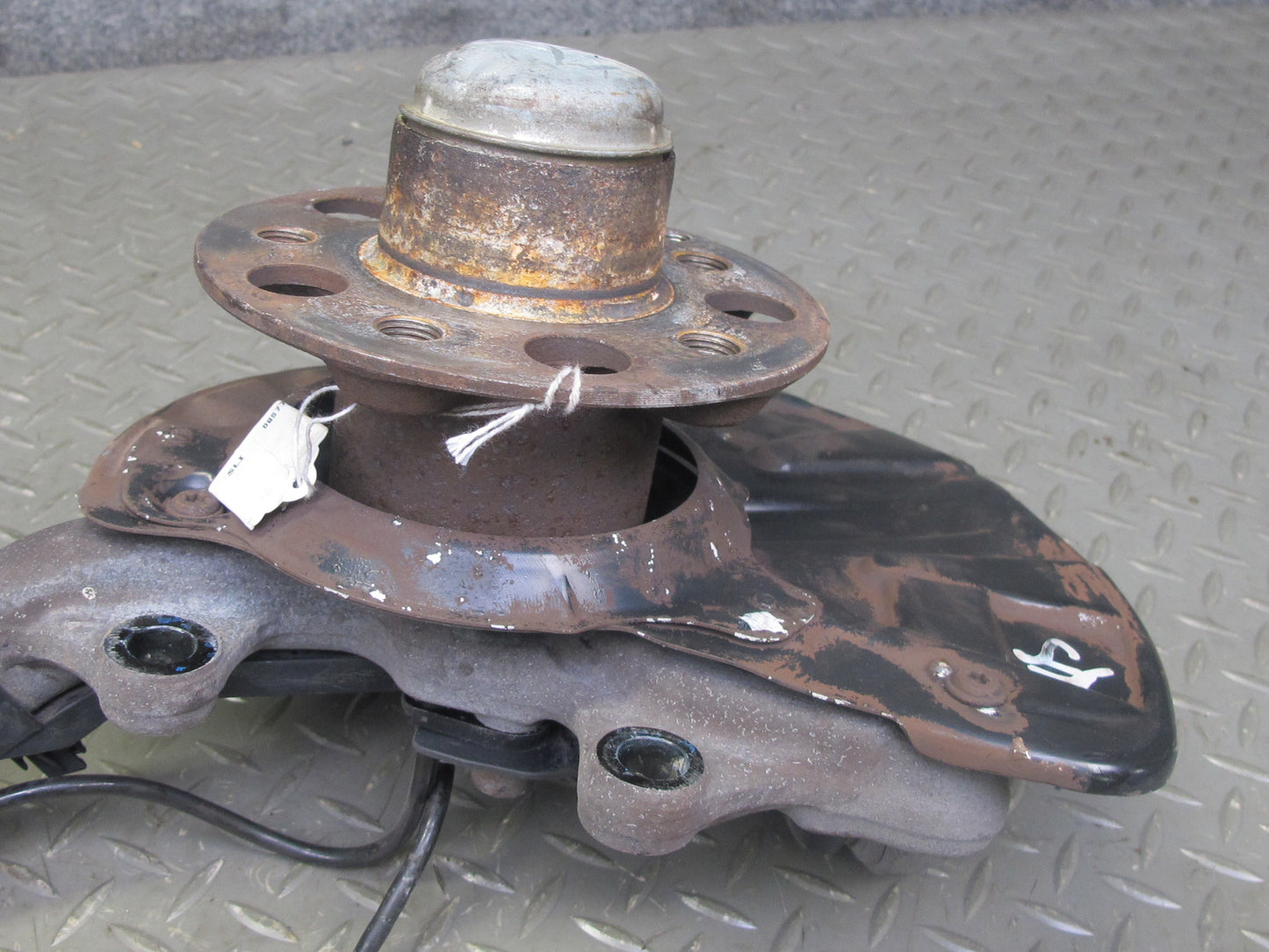 03-08 Mercedes R230 SL600 Front Right Spindle Knuckle Wheel Hub Bearing 56K OEM