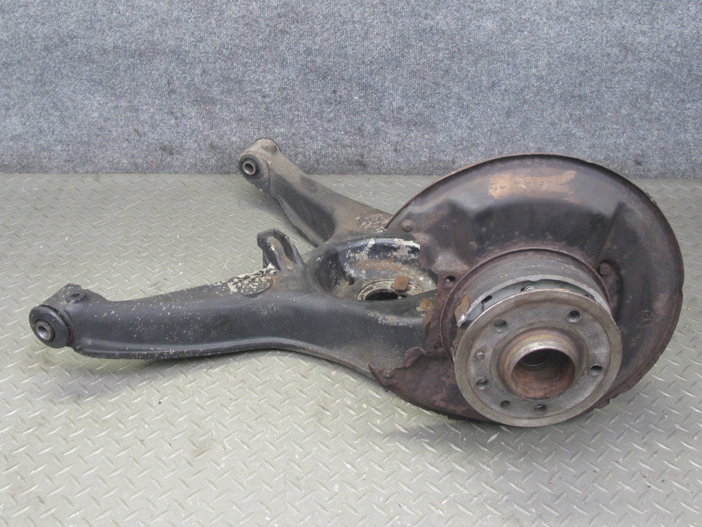 86-91 Mercedes W126 Rear Left Spindle Knuckle Wheel Hub Bearing OEM