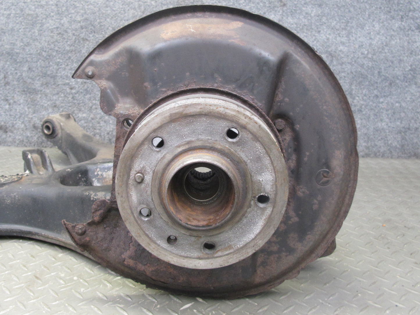 86-91 Mercedes W126 Rear Left Spindle Knuckle Wheel Hub Bearing OEM