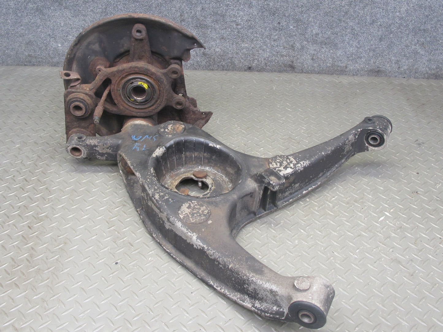 86-91 Mercedes W126 Rear Left Spindle Knuckle Wheel Hub Bearing OEM