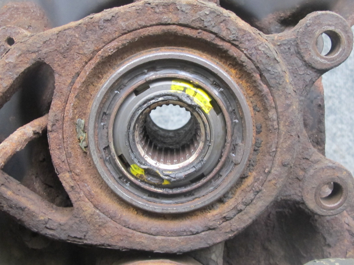 86-91 Mercedes W126 Rear Left Spindle Knuckle Wheel Hub Bearing OEM