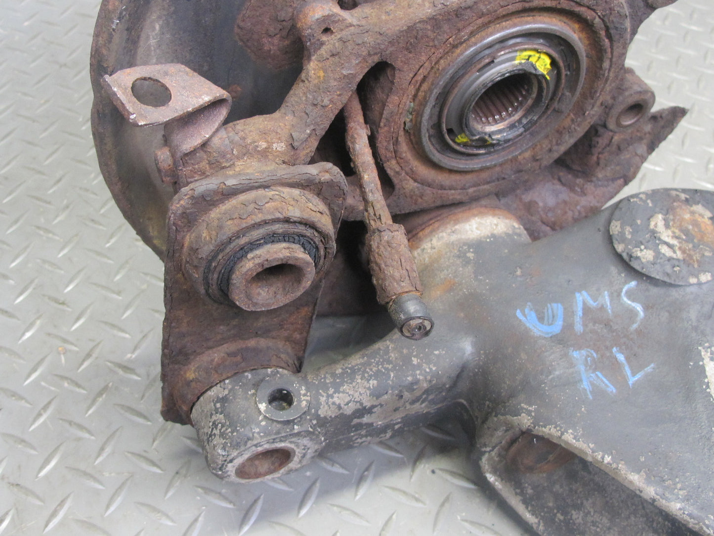 86-91 Mercedes W126 Rear Left Spindle Knuckle Wheel Hub Bearing OEM