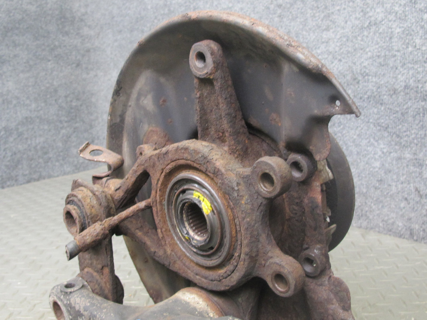 86-91 Mercedes W126 Rear Left Spindle Knuckle Wheel Hub Bearing OEM