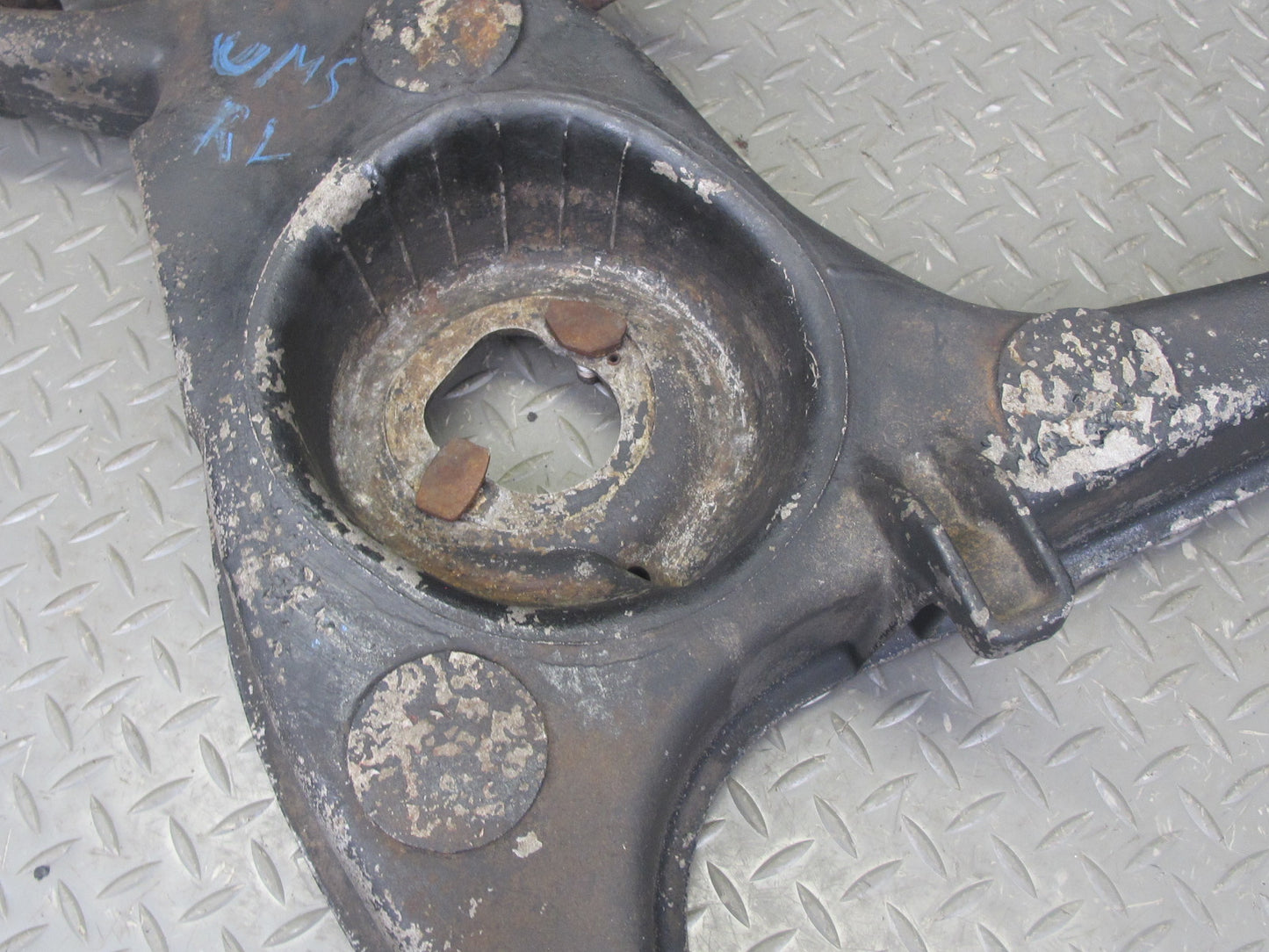 86-91 Mercedes W126 Rear Left Spindle Knuckle Wheel Hub Bearing OEM