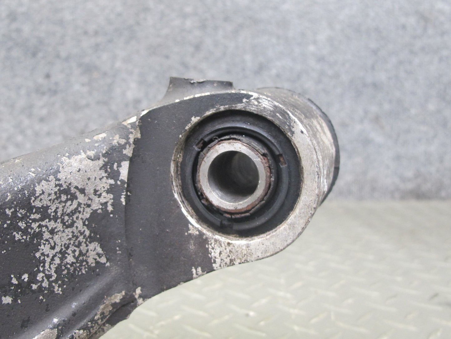 86-91 Mercedes W126 Rear Left Spindle Knuckle Wheel Hub Bearing OEM