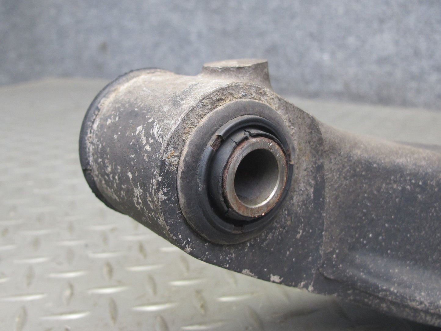 86-91 Mercedes W126 Rear Left Spindle Knuckle Wheel Hub Bearing OEM