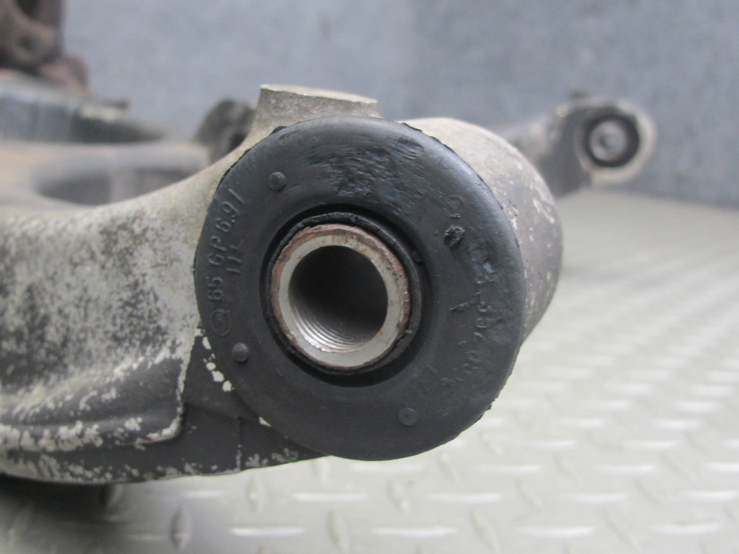 86-91 Mercedes W126 Rear Left Spindle Knuckle Wheel Hub Bearing OEM