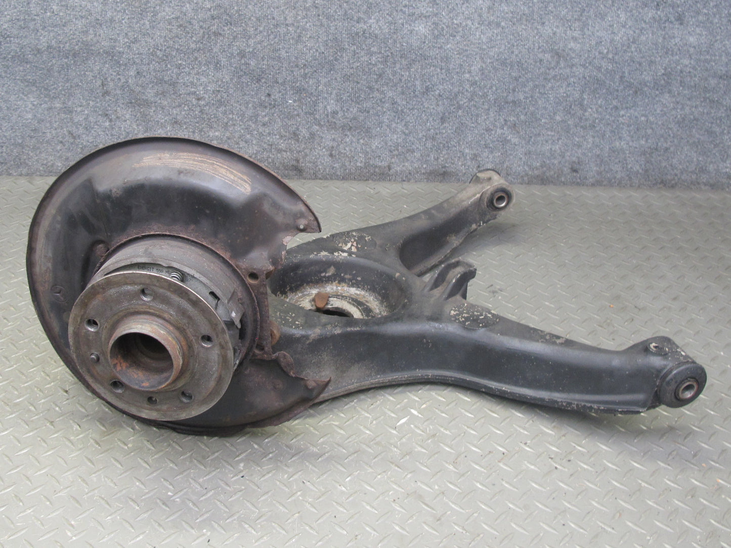 86-91 Mercedes W126 Rear Right Spindle Knuckle Wheel Hub Bearing OEM