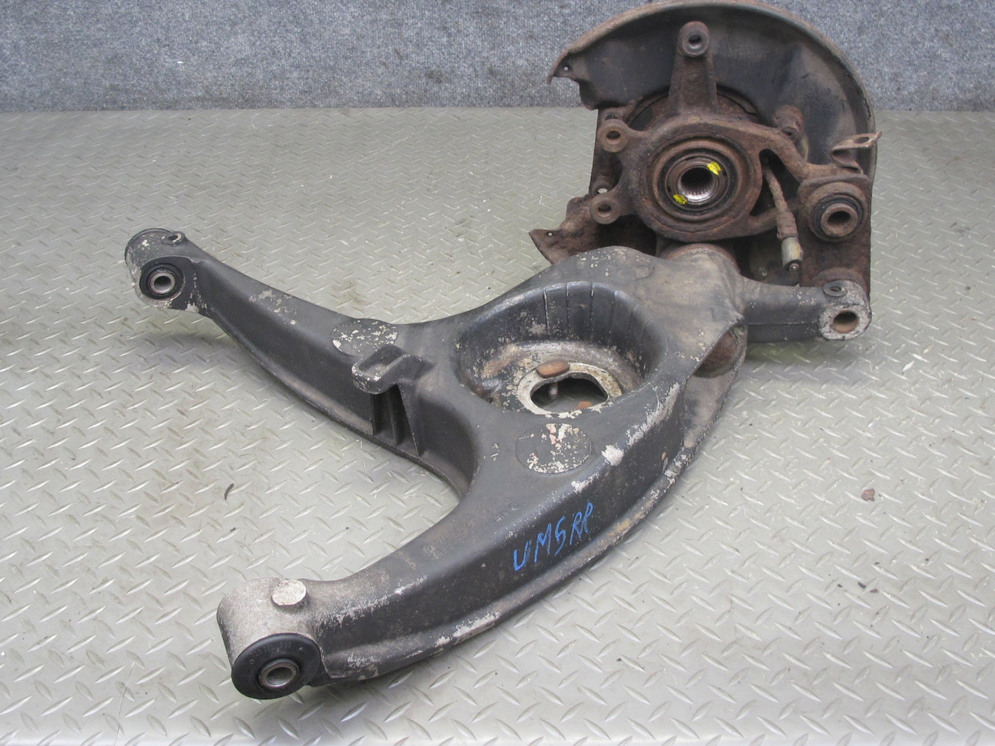 86-91 Mercedes W126 Rear Right Spindle Knuckle Wheel Hub Bearing OEM