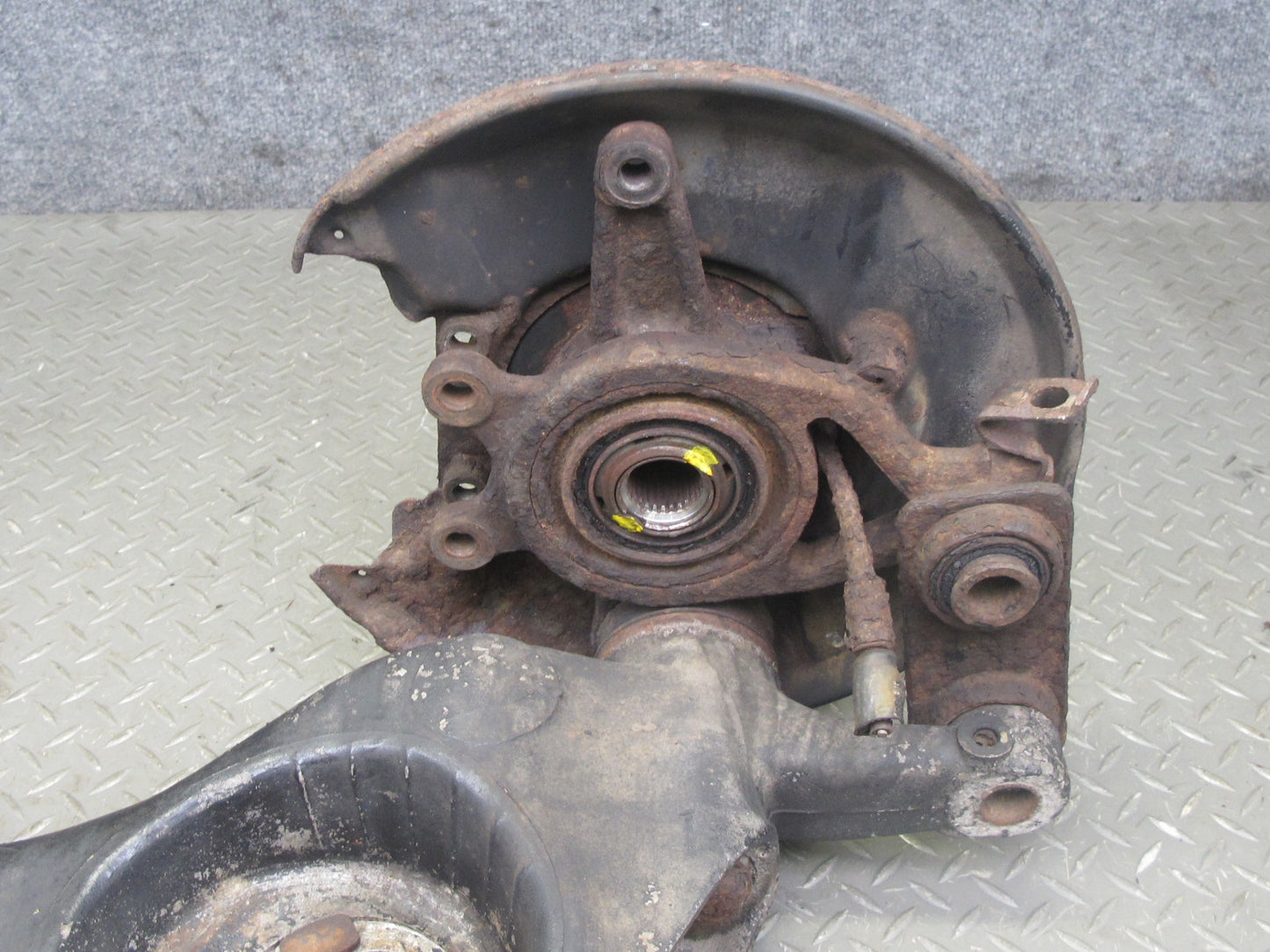 86-91 Mercedes W126 Rear Right Spindle Knuckle Wheel Hub Bearing OEM