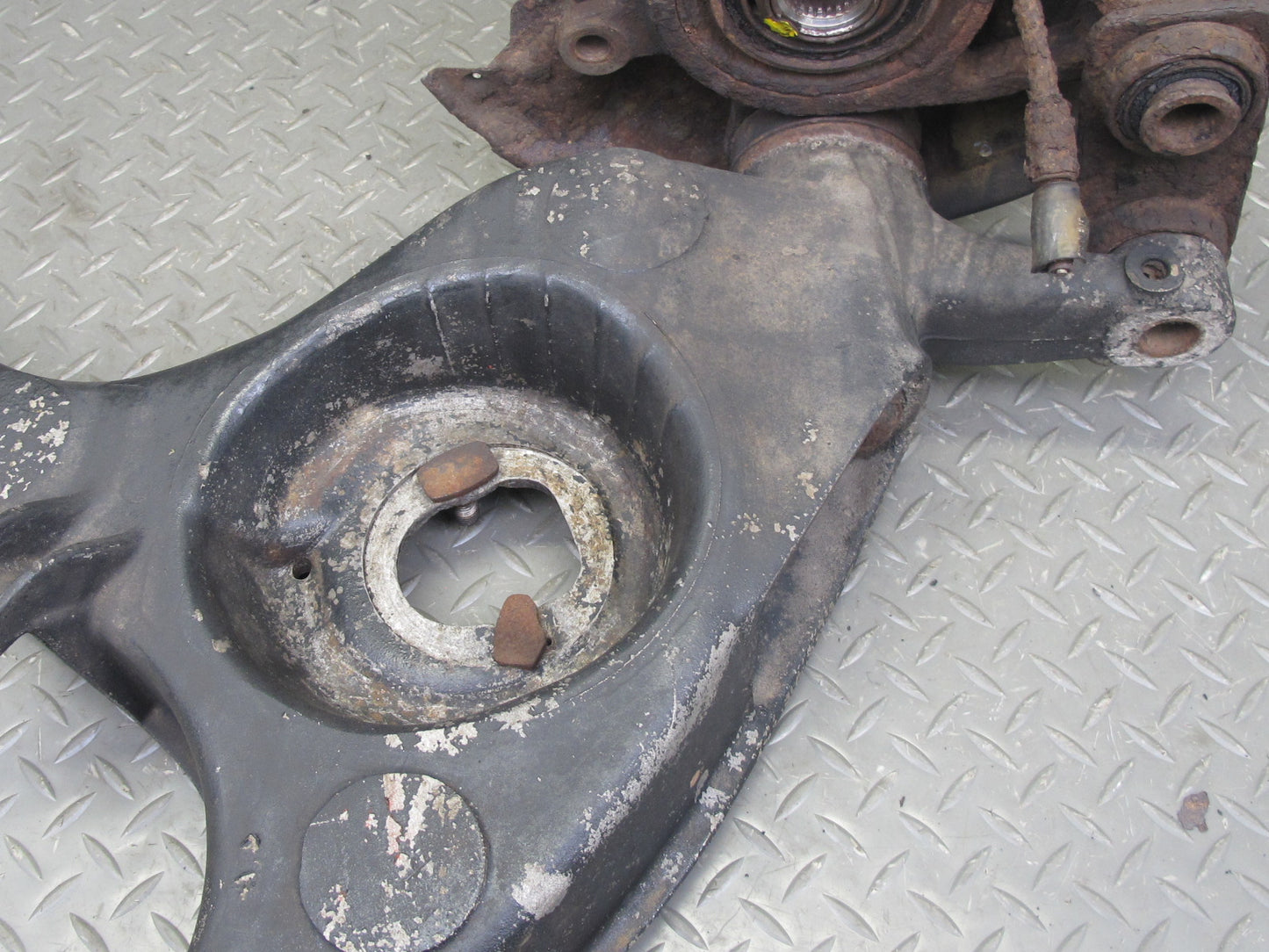 86-91 Mercedes W126 Rear Right Spindle Knuckle Wheel Hub Bearing OEM