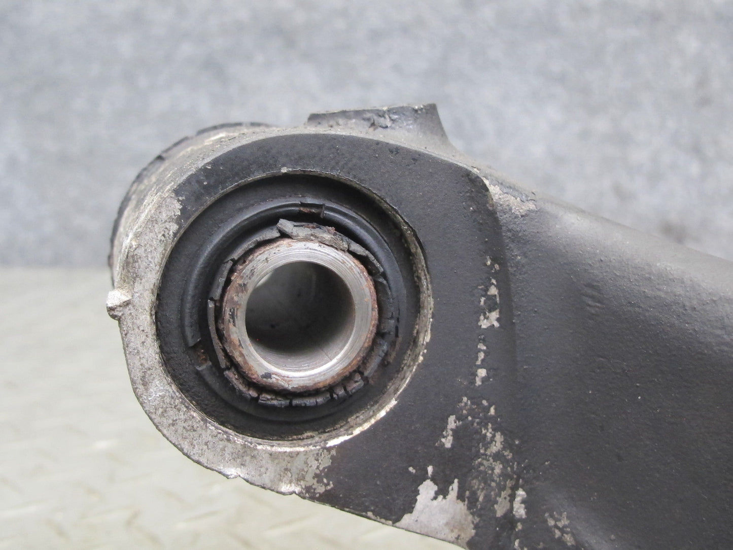 86-91 Mercedes W126 Rear Right Spindle Knuckle Wheel Hub Bearing OEM
