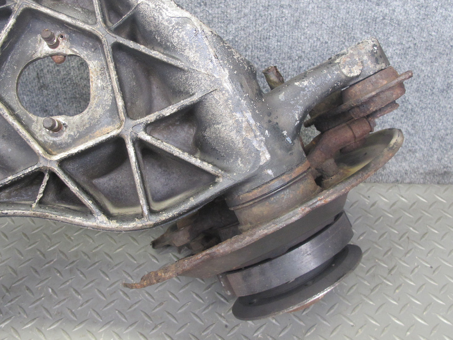 86-91 Mercedes W126 Rear Right Spindle Knuckle Wheel Hub Bearing OEM