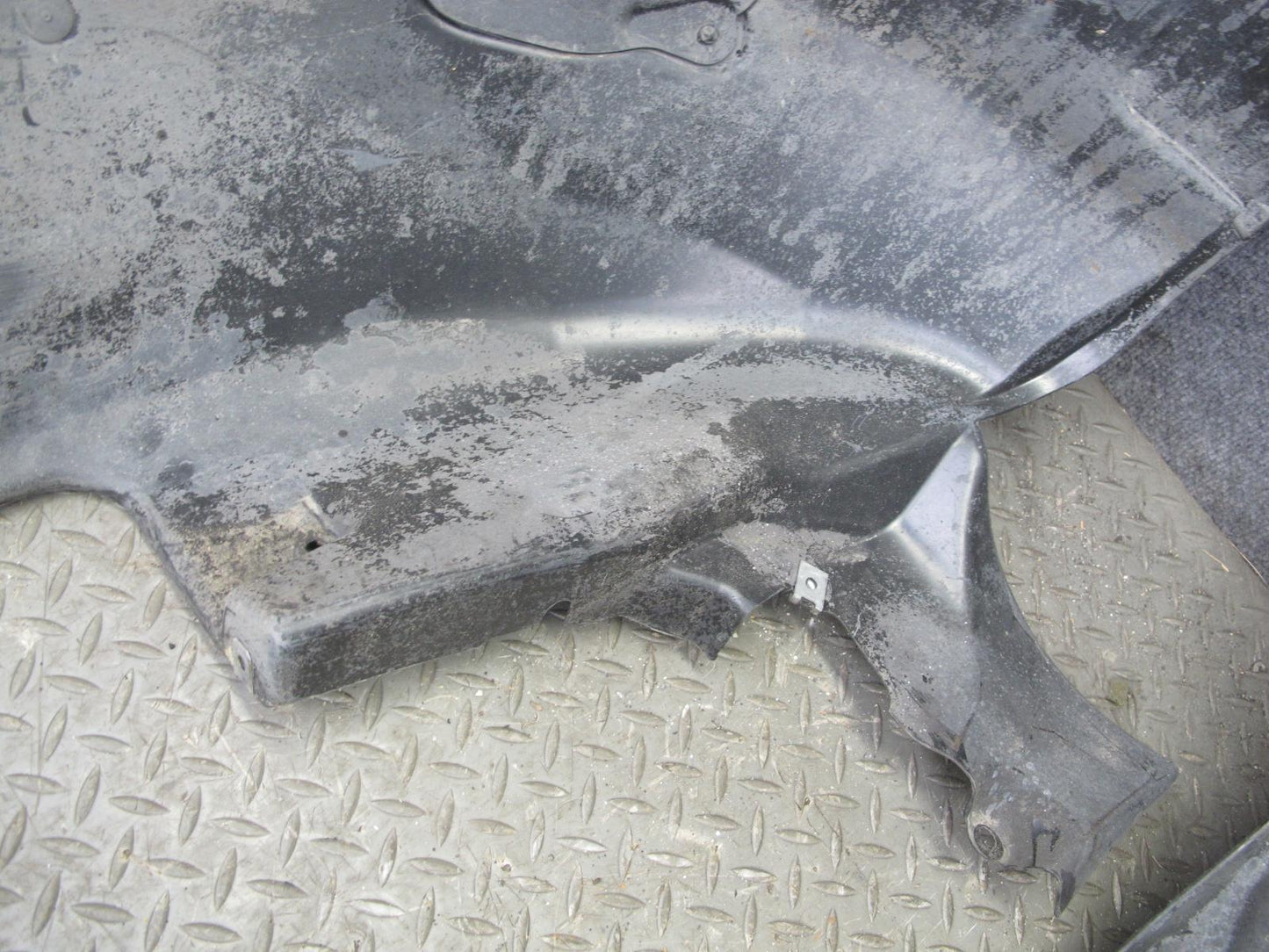 2006-2010 BMW E63 E64 Front Left Fender Liner Wheel Arch Splash Shield 7898205