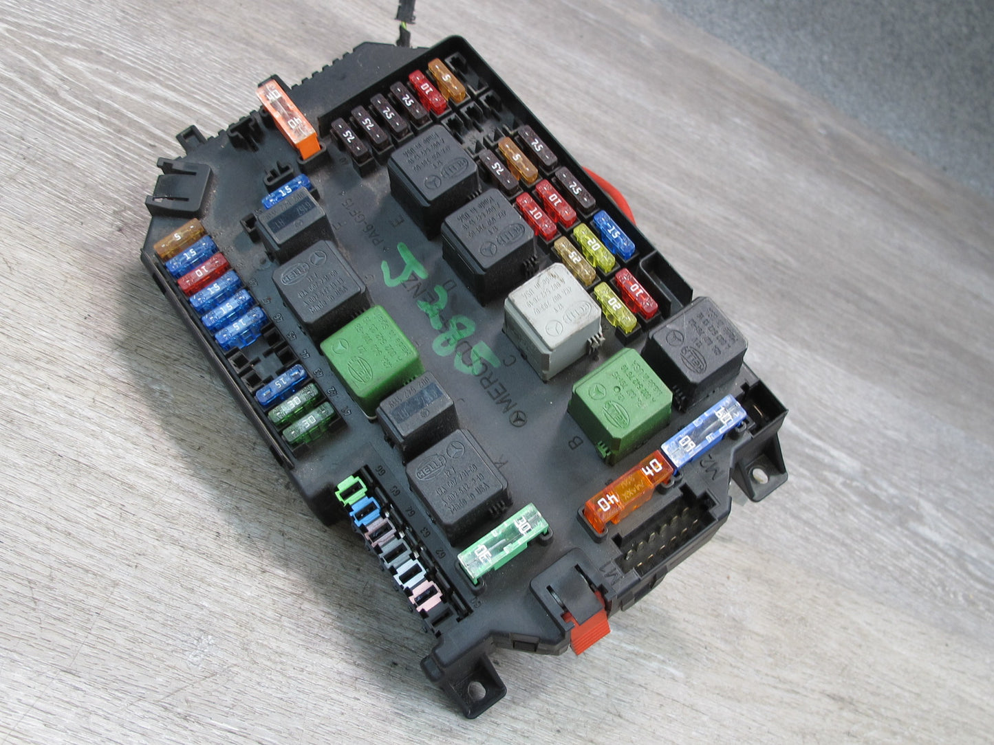 07-09 Mercedes W221 S-class Front Fuse Relay Box Module 2215403150 OEM