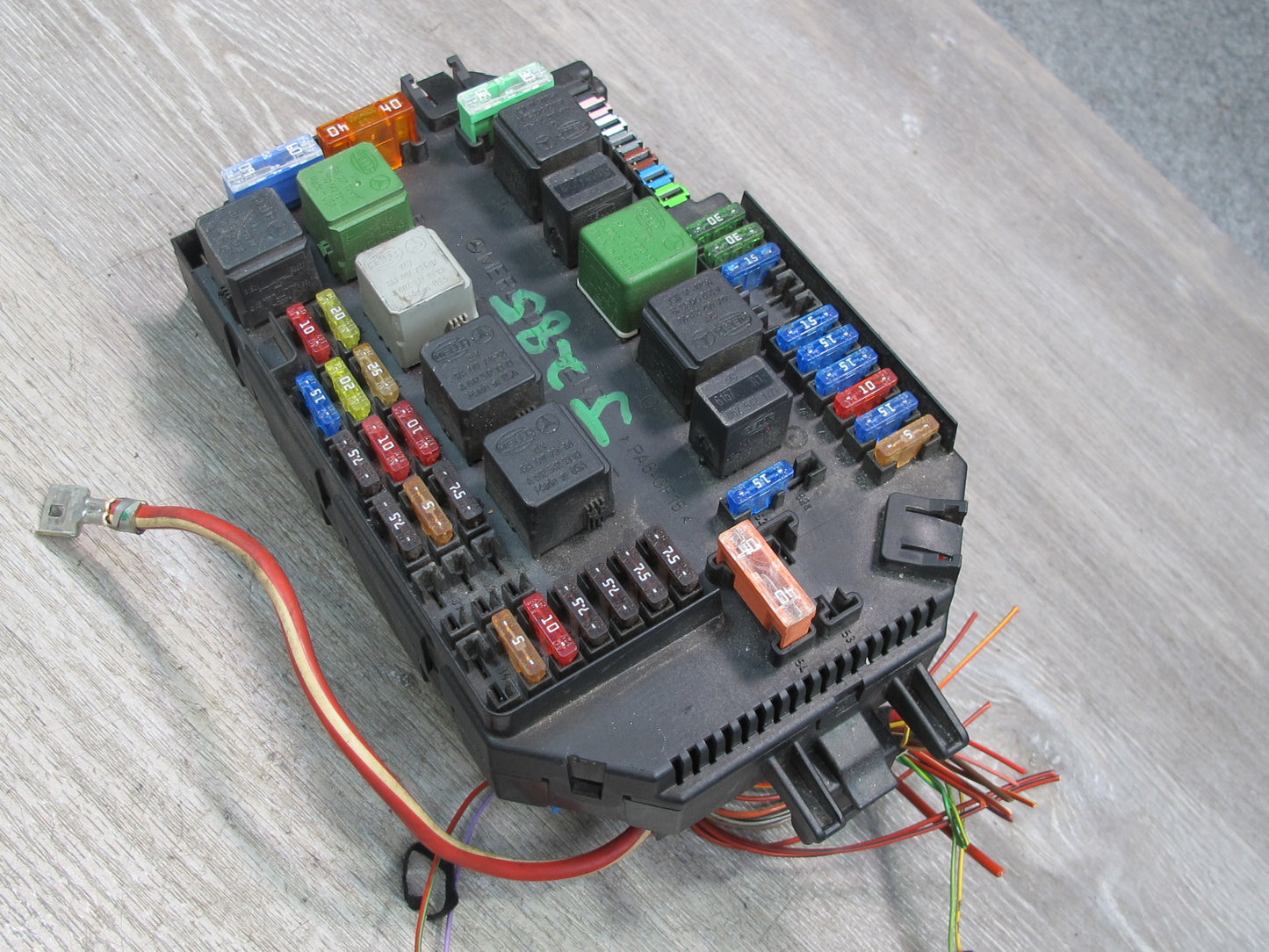 07-09 Mercedes W221 S-class Front Fuse Relay Box Module 2215403150 OEM
