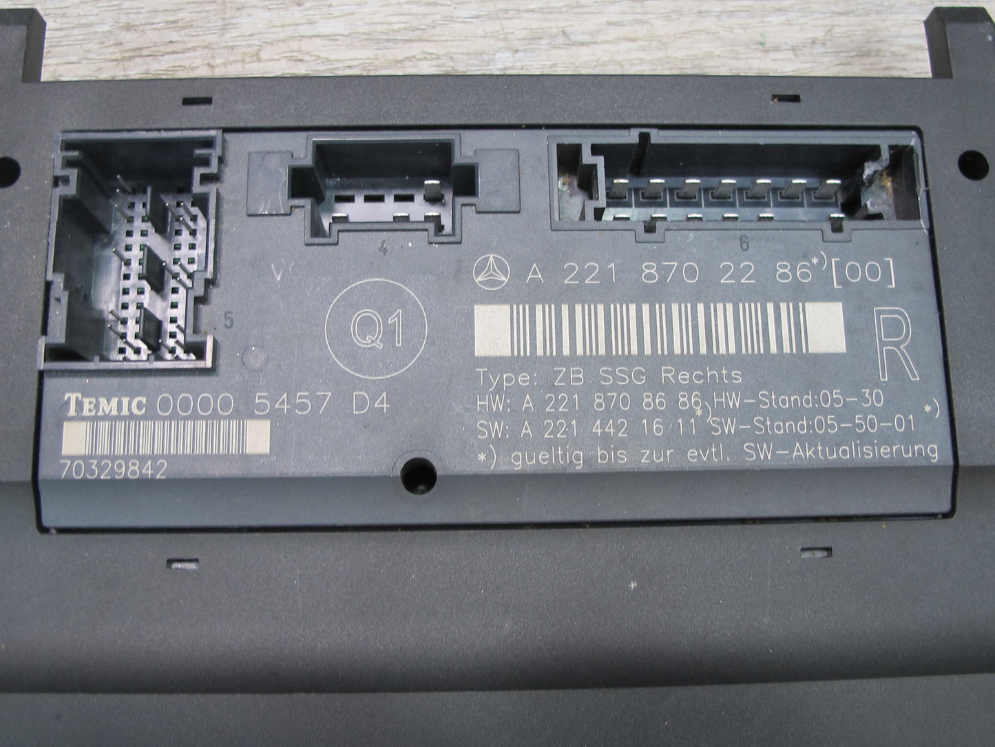 07-13 Mercedes W221 S-class Front Right Seat Control Module 2218702286 OEM