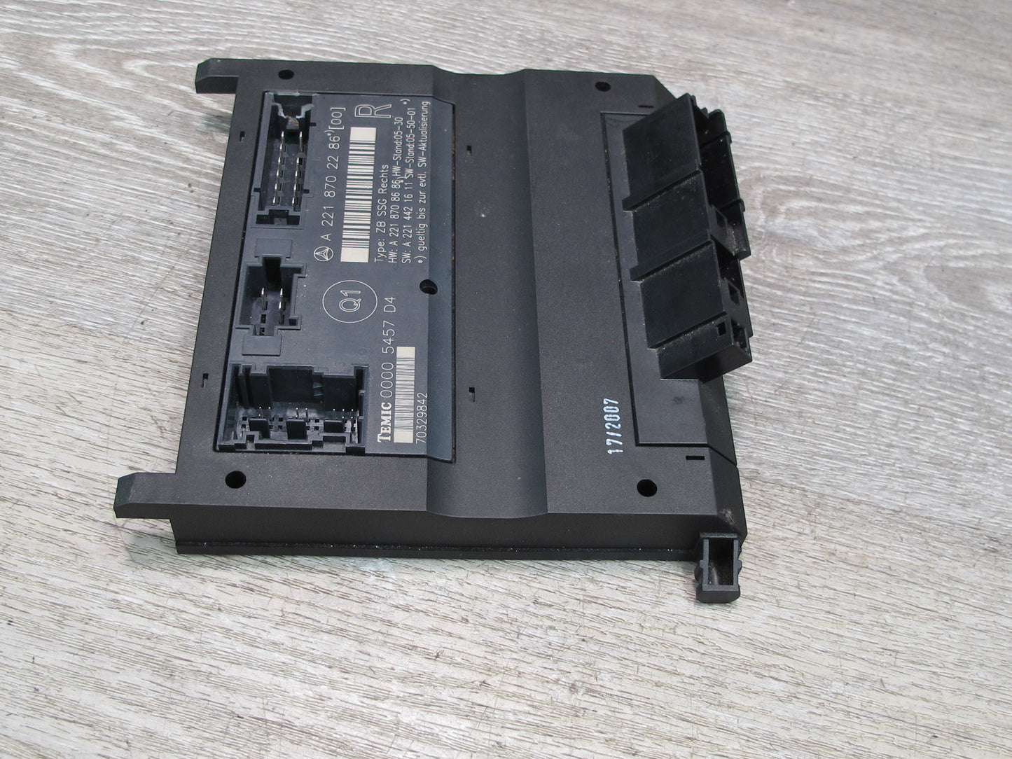 07-13 Mercedes W221 S-class Front Right Seat Control Module 2218702286 OEM