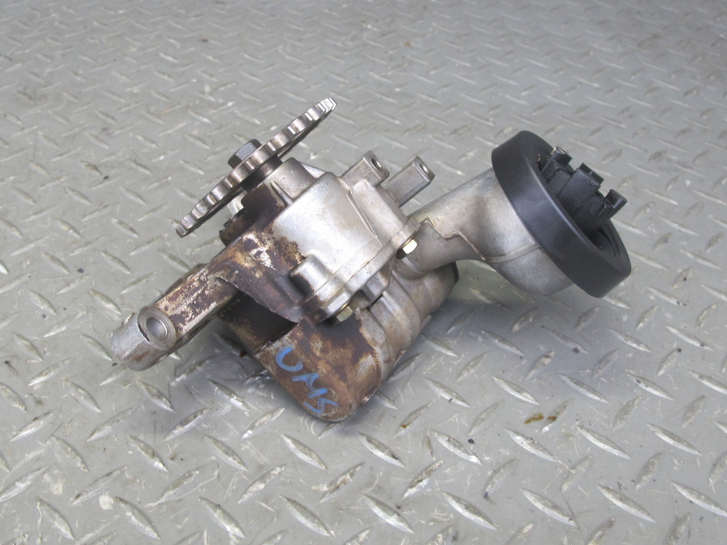 84-91 Mercedes W126 C126 Engine Motor Oil Pump 1171860401 OEM