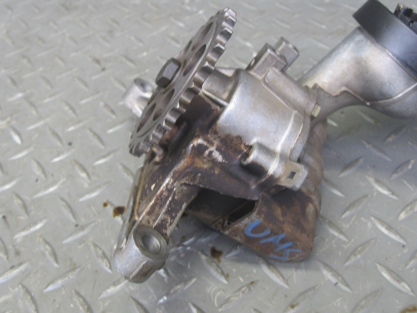 84-91 Mercedes W126 C126 Engine Motor Oil Pump 1171860401 OEM