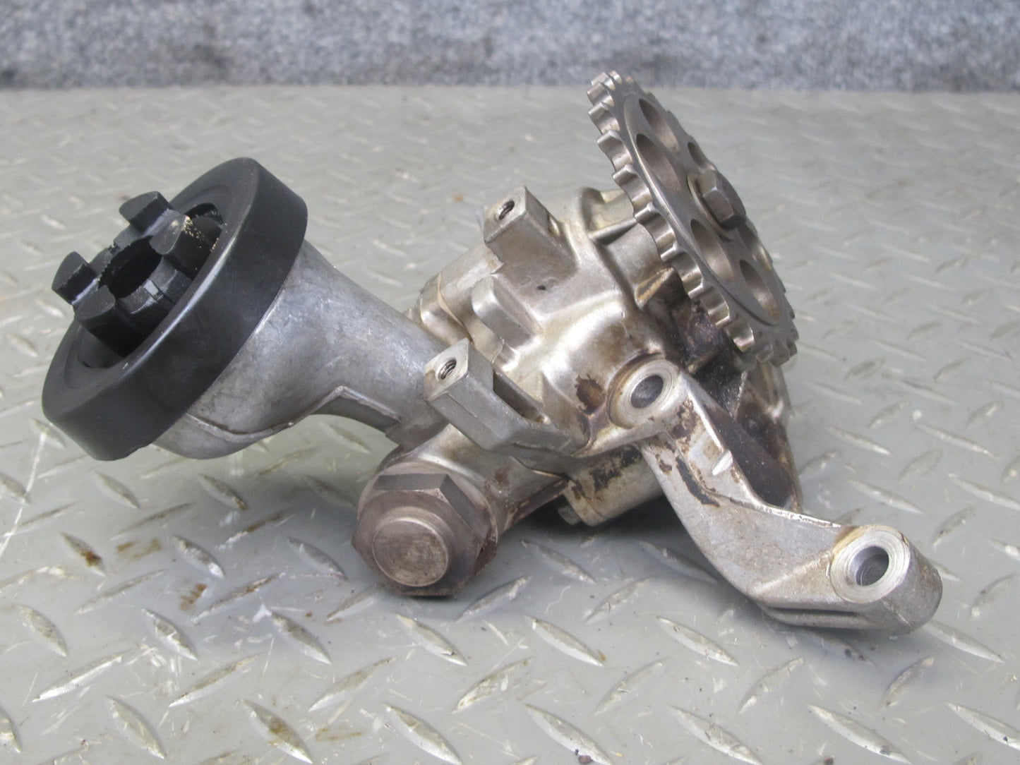 84-91 Mercedes W126 C126 Engine Motor Oil Pump 1171860401 OEM