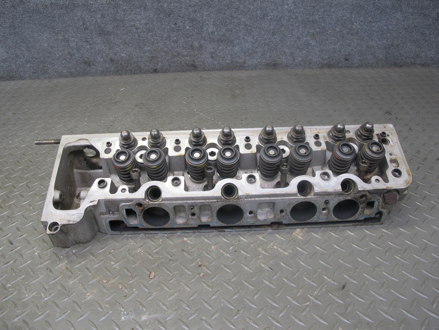 86-91 Mercedes W126 5.6L M117 117.968 Engine Right Cylinder Head OEM