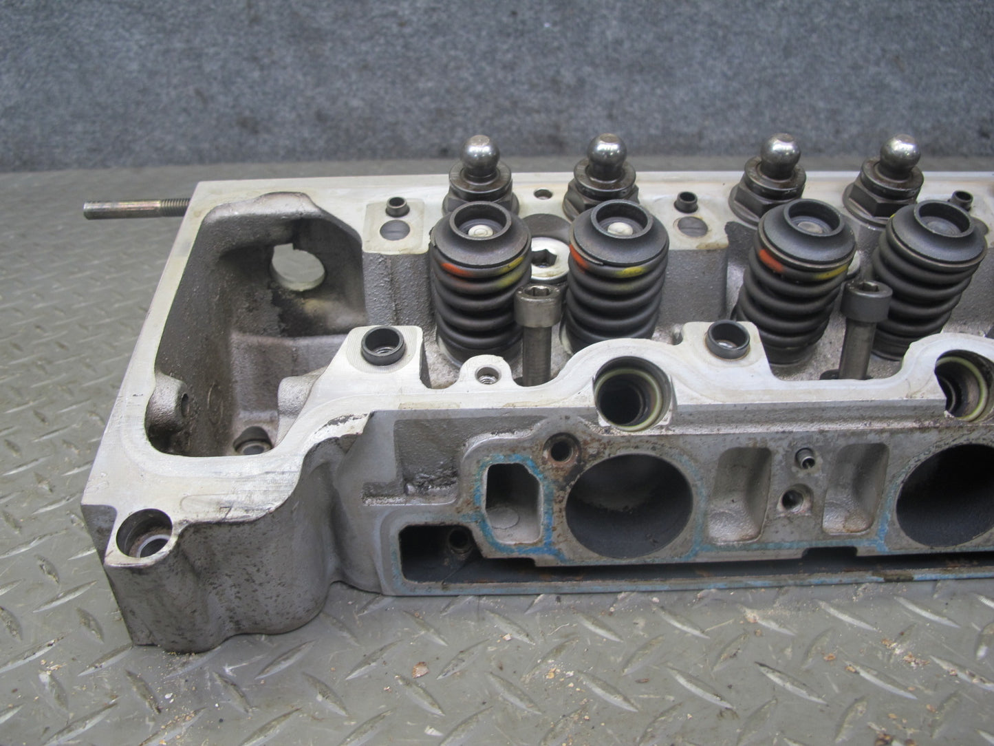 86-91 Mercedes W126 5.6L M117 117.968 Engine Right Cylinder Head OEM