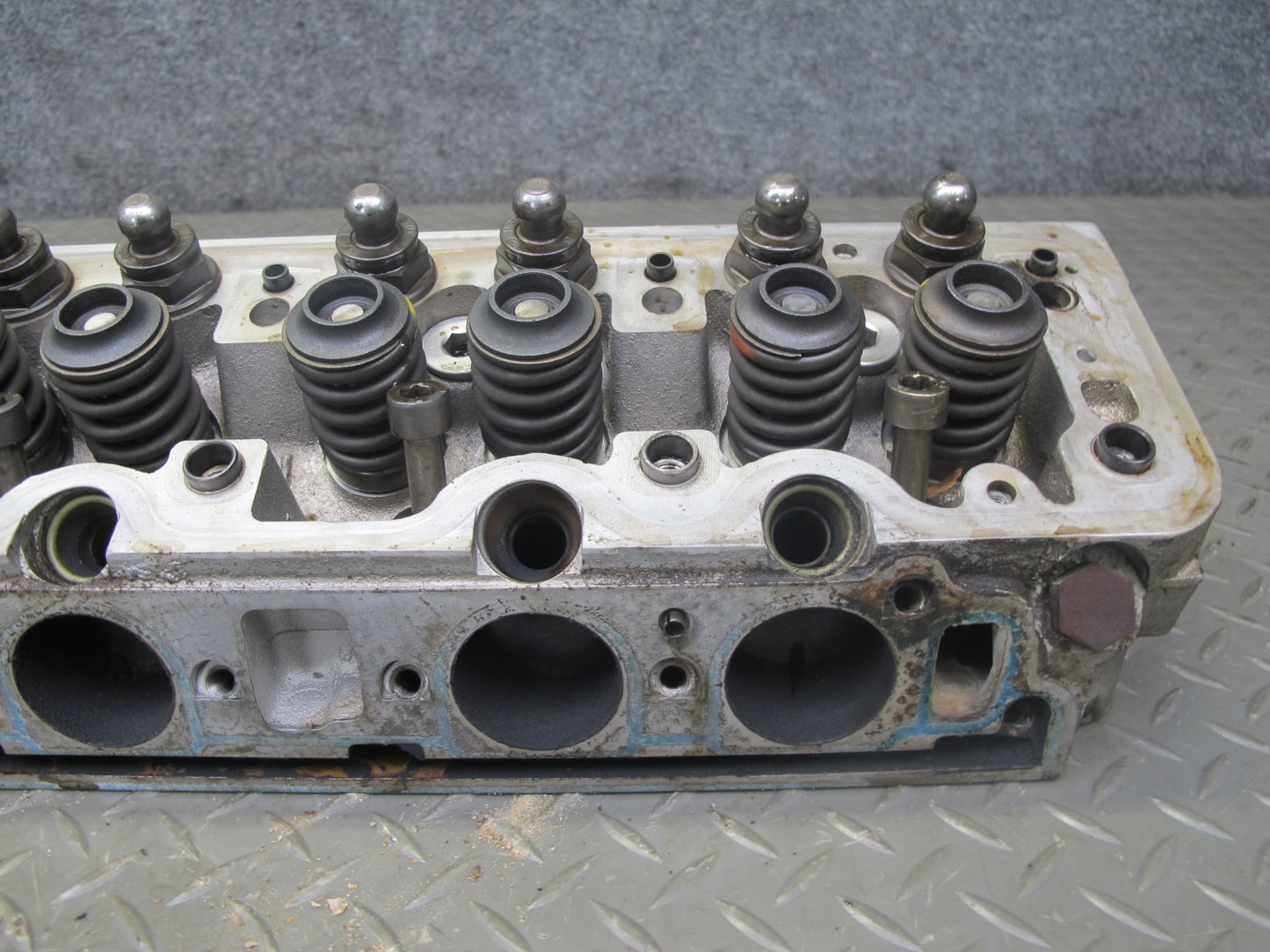 86-91 Mercedes W126 5.6L M117 117.968 Engine Right Cylinder Head OEM
