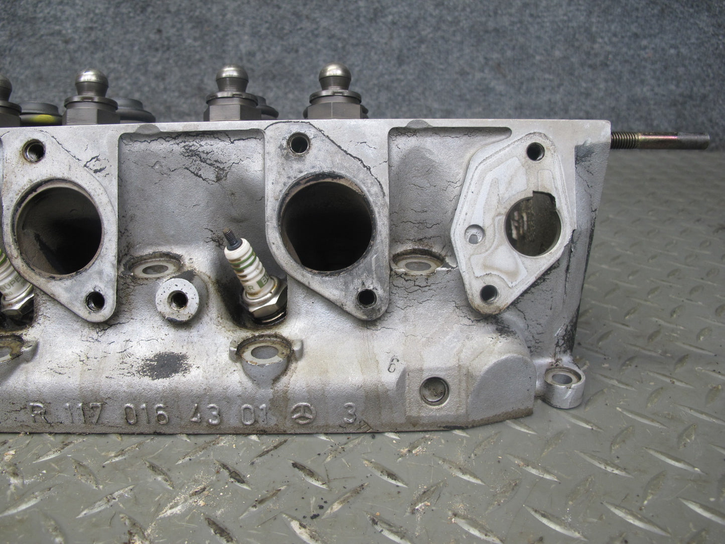 86-91 Mercedes W126 5.6L M117 117.968 Engine Right Cylinder Head OEM