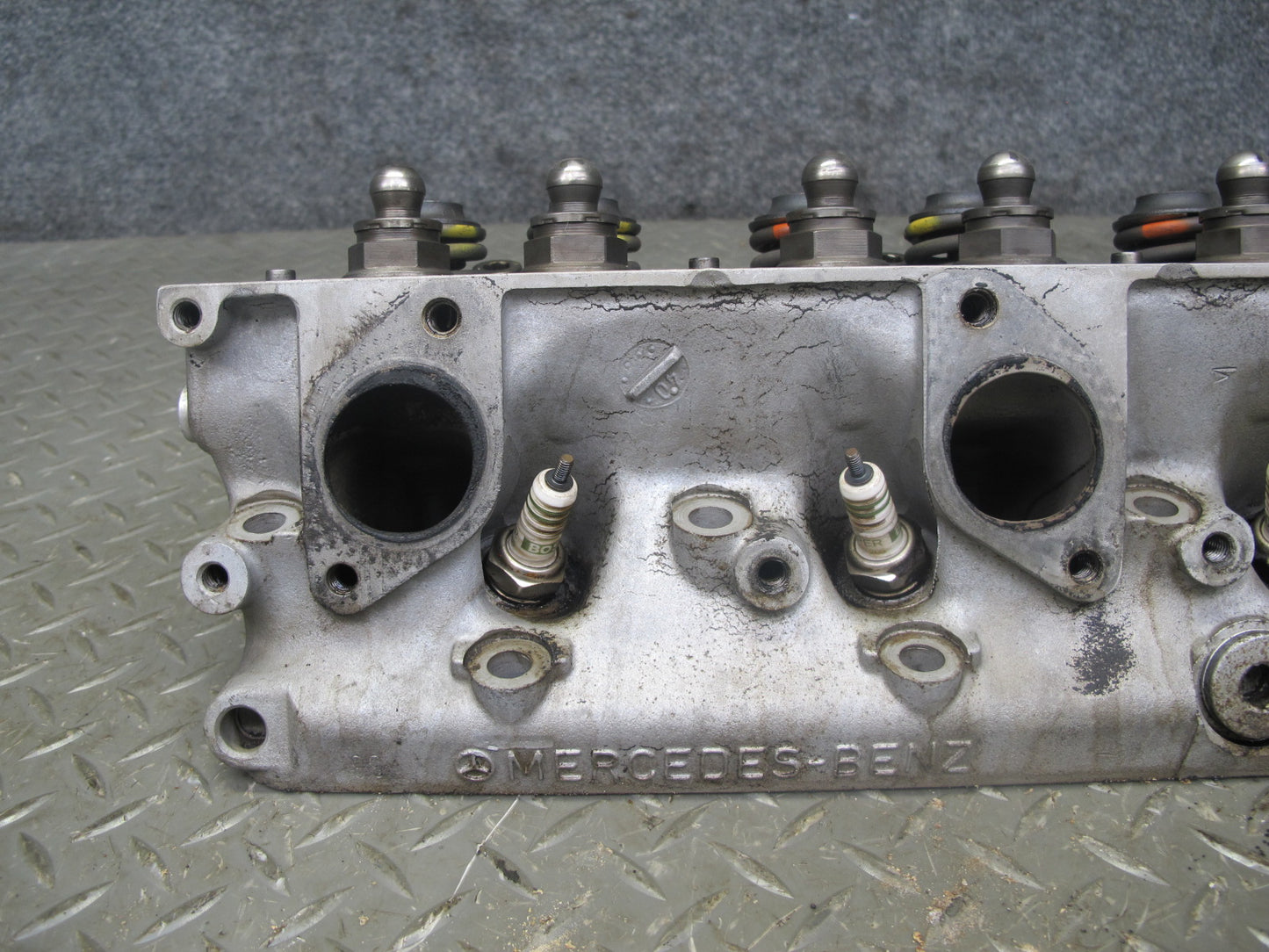 86-91 Mercedes W126 5.6L M117 117.968 Engine Right Cylinder Head OEM