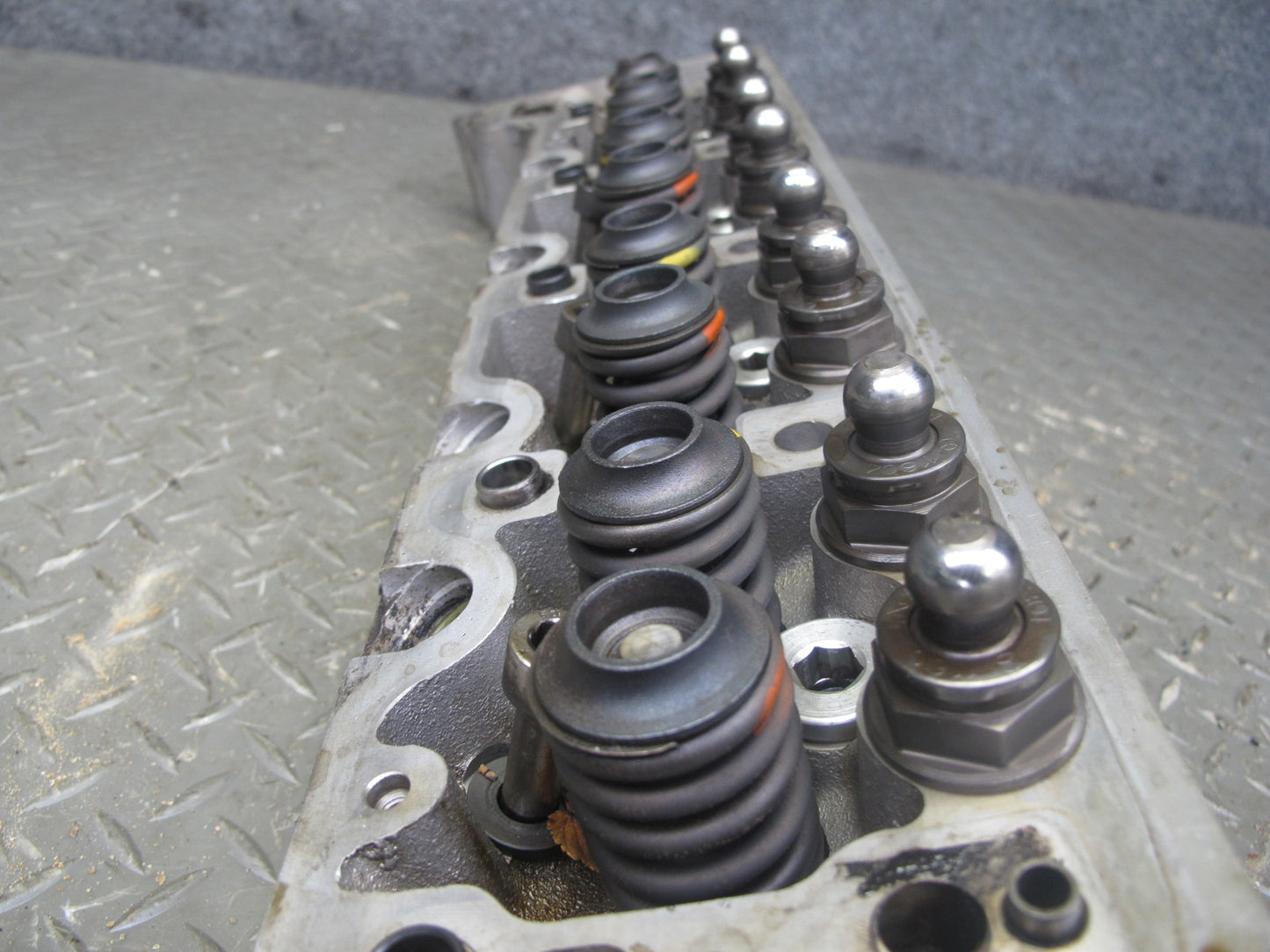 86-91 Mercedes W126 5.6L M117 117.968 Engine Right Cylinder Head OEM