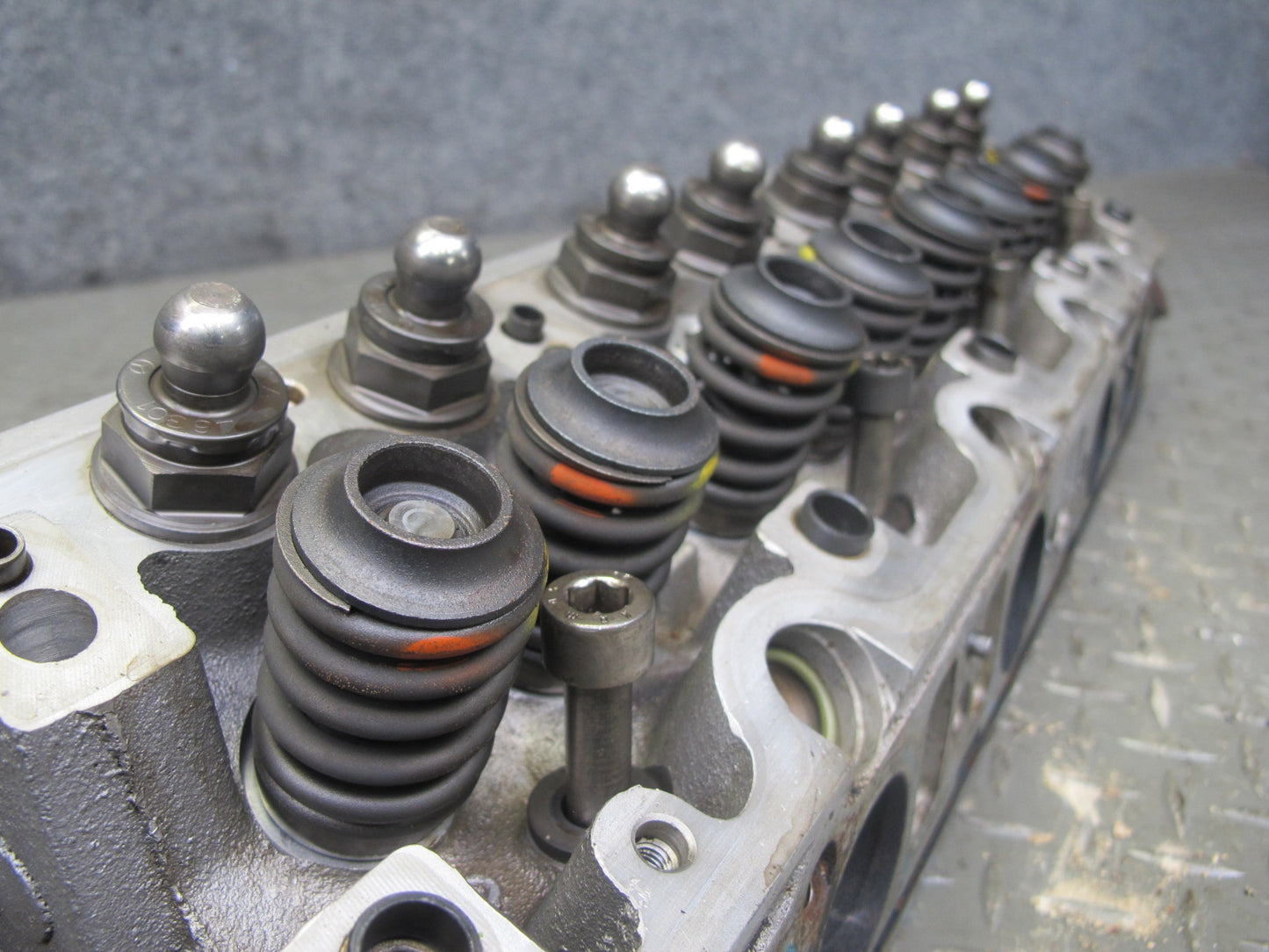 86-91 Mercedes W126 5.6L M117 117.968 Engine Right Cylinder Head OEM