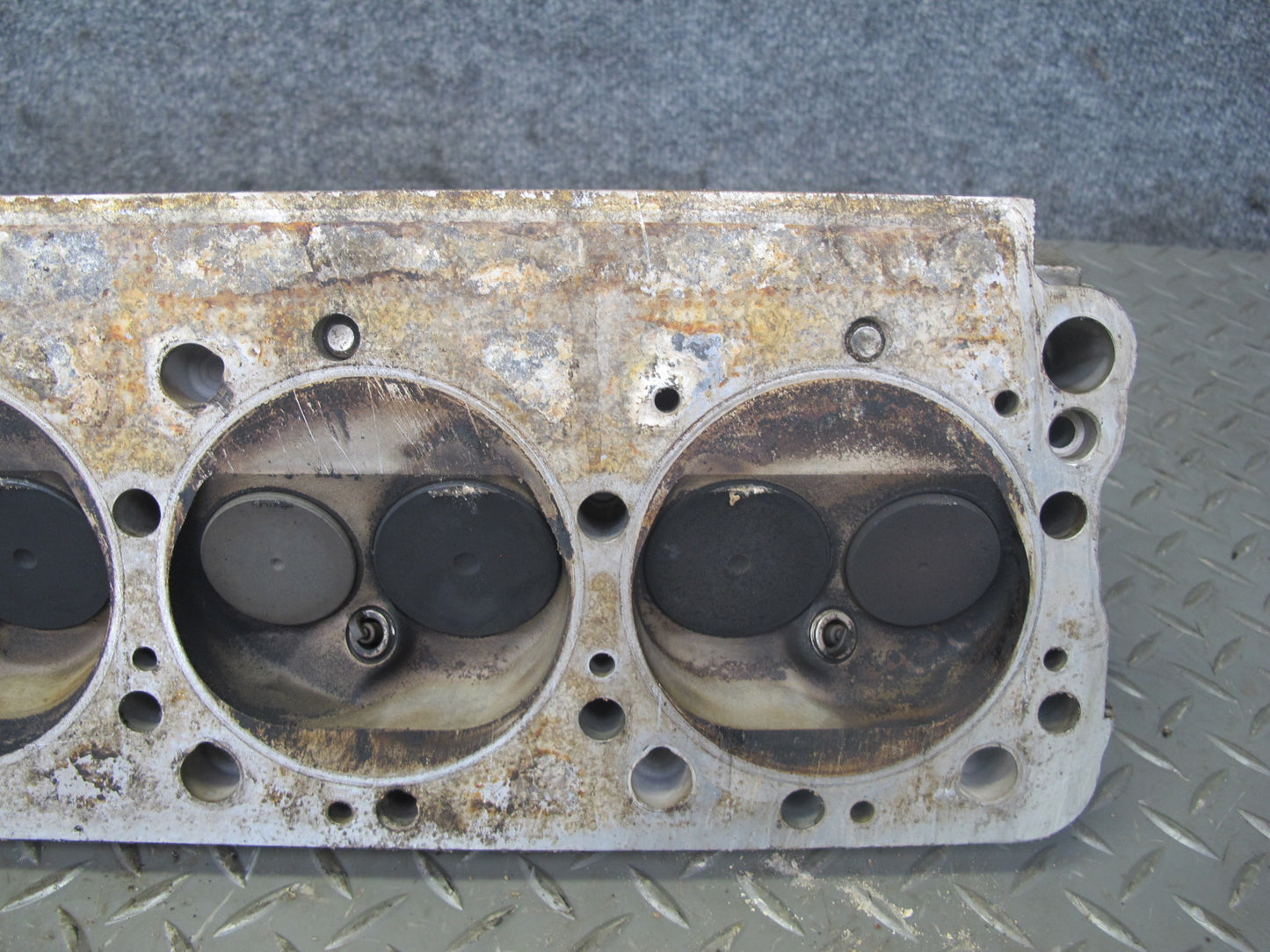 86-91 Mercedes W126 5.6L M117 117.968 Engine Right Cylinder Head OEM