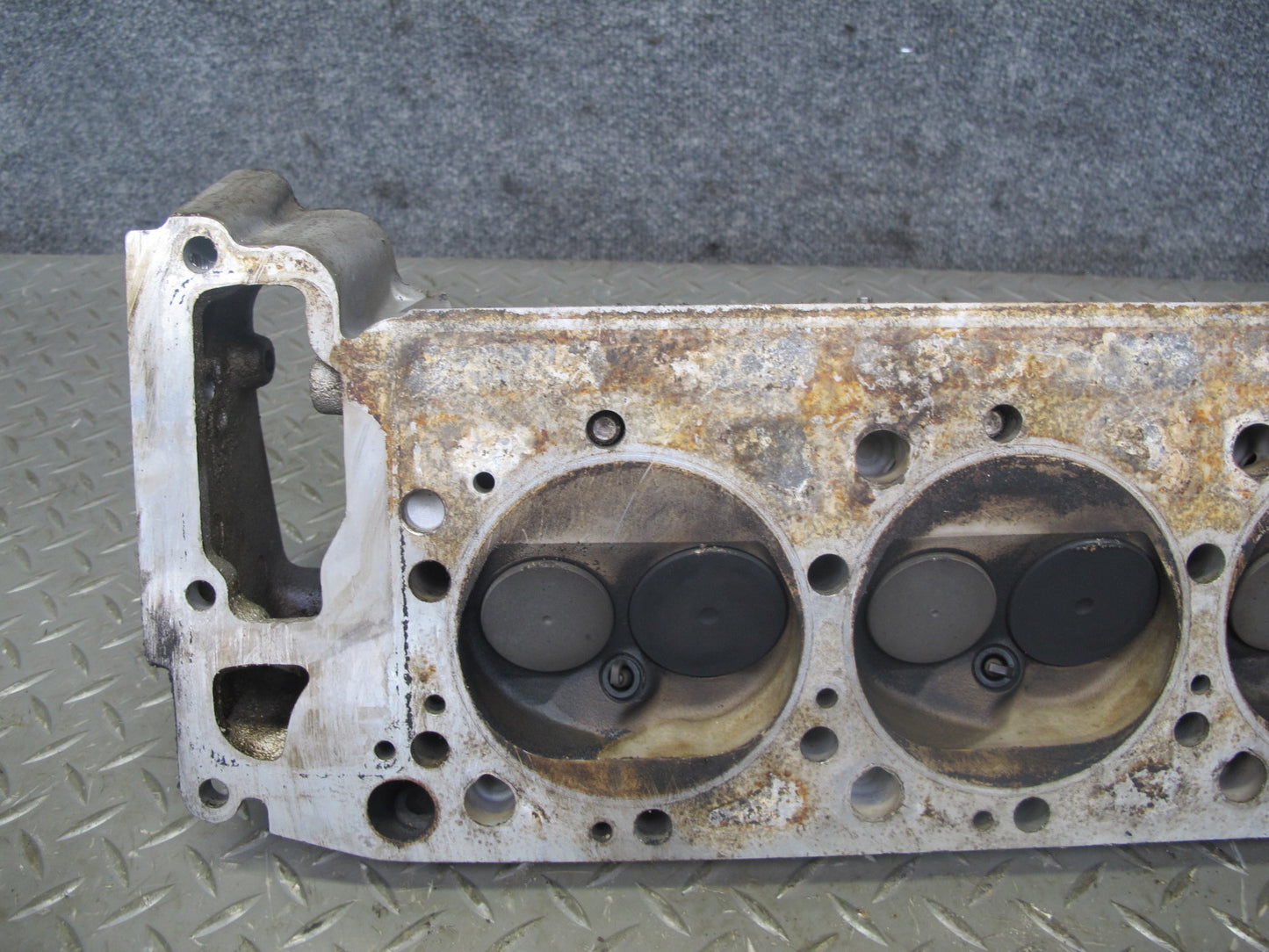 86-91 Mercedes W126 5.6L M117 117.968 Engine Right Cylinder Head OEM