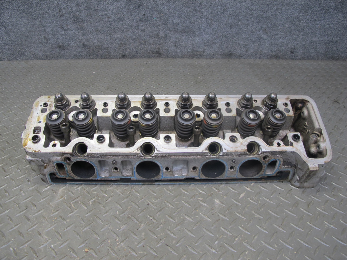 86-91 Mercedes W126 5.6L M117 117.968 Engine Left Cylinder Head OEM