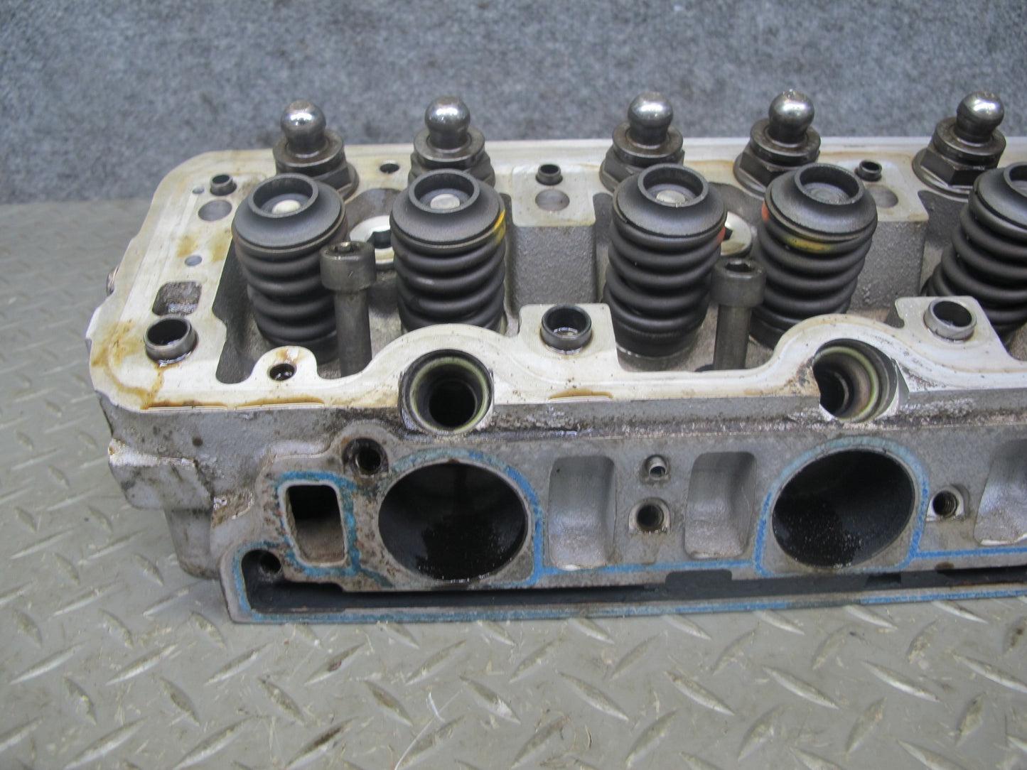 86-91 Mercedes W126 5.6L M117 117.968 Engine Left Cylinder Head OEM