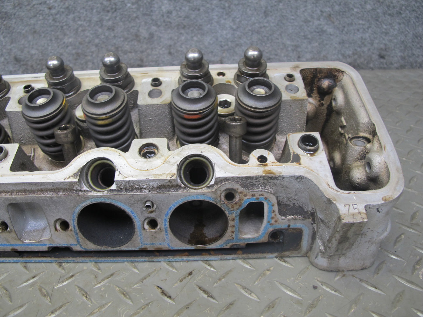 86-91 Mercedes W126 5.6L M117 117.968 Engine Left Cylinder Head OEM