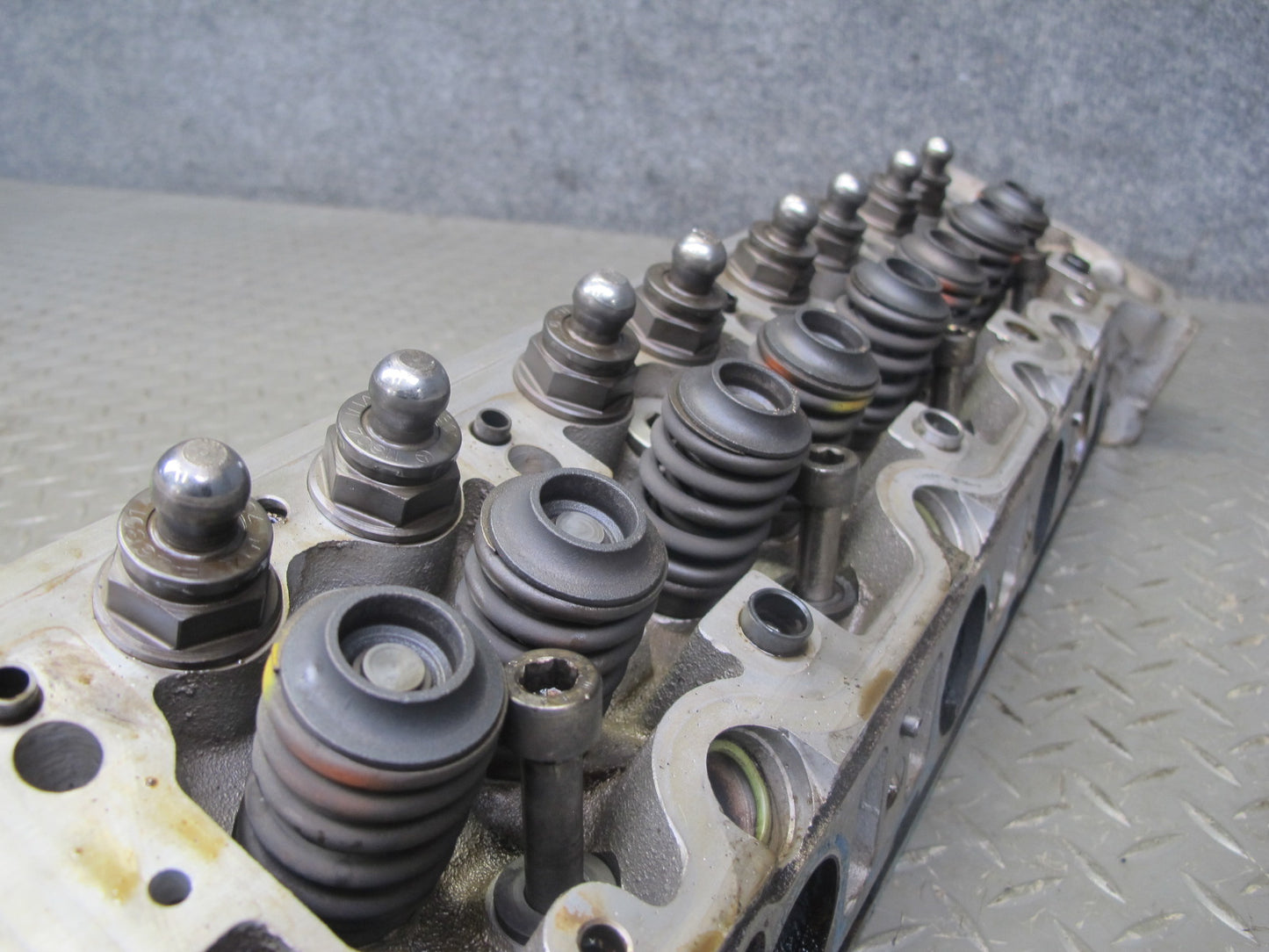 86-91 Mercedes W126 5.6L M117 117.968 Engine Left Cylinder Head OEM
