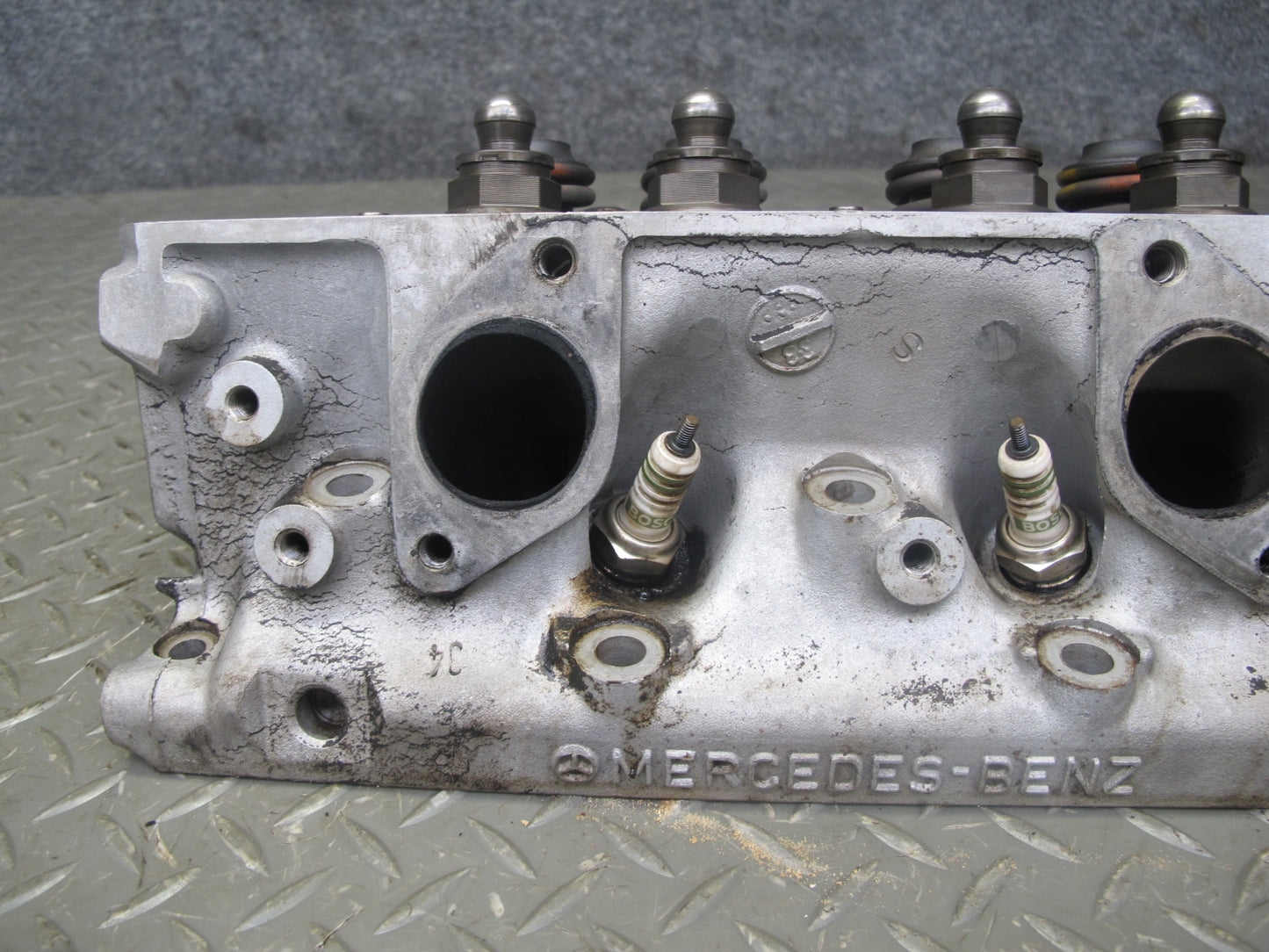 86-91 Mercedes W126 5.6L M117 117.968 Engine Left Cylinder Head OEM