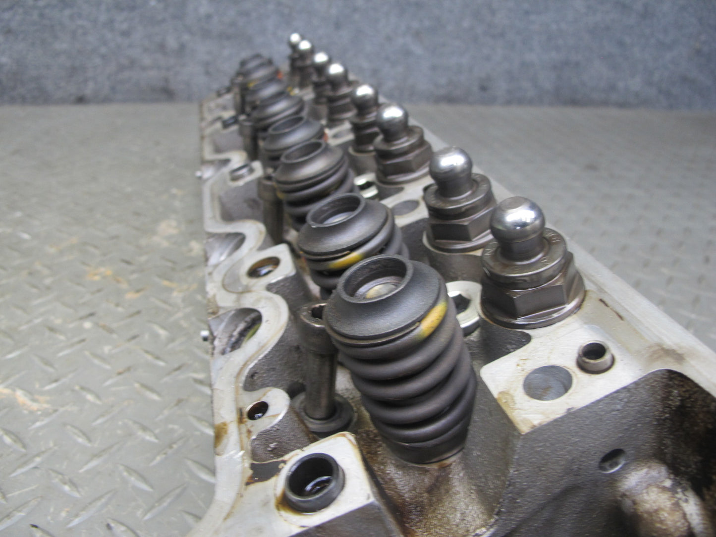 86-91 Mercedes W126 5.6L M117 117.968 Engine Left Cylinder Head OEM
