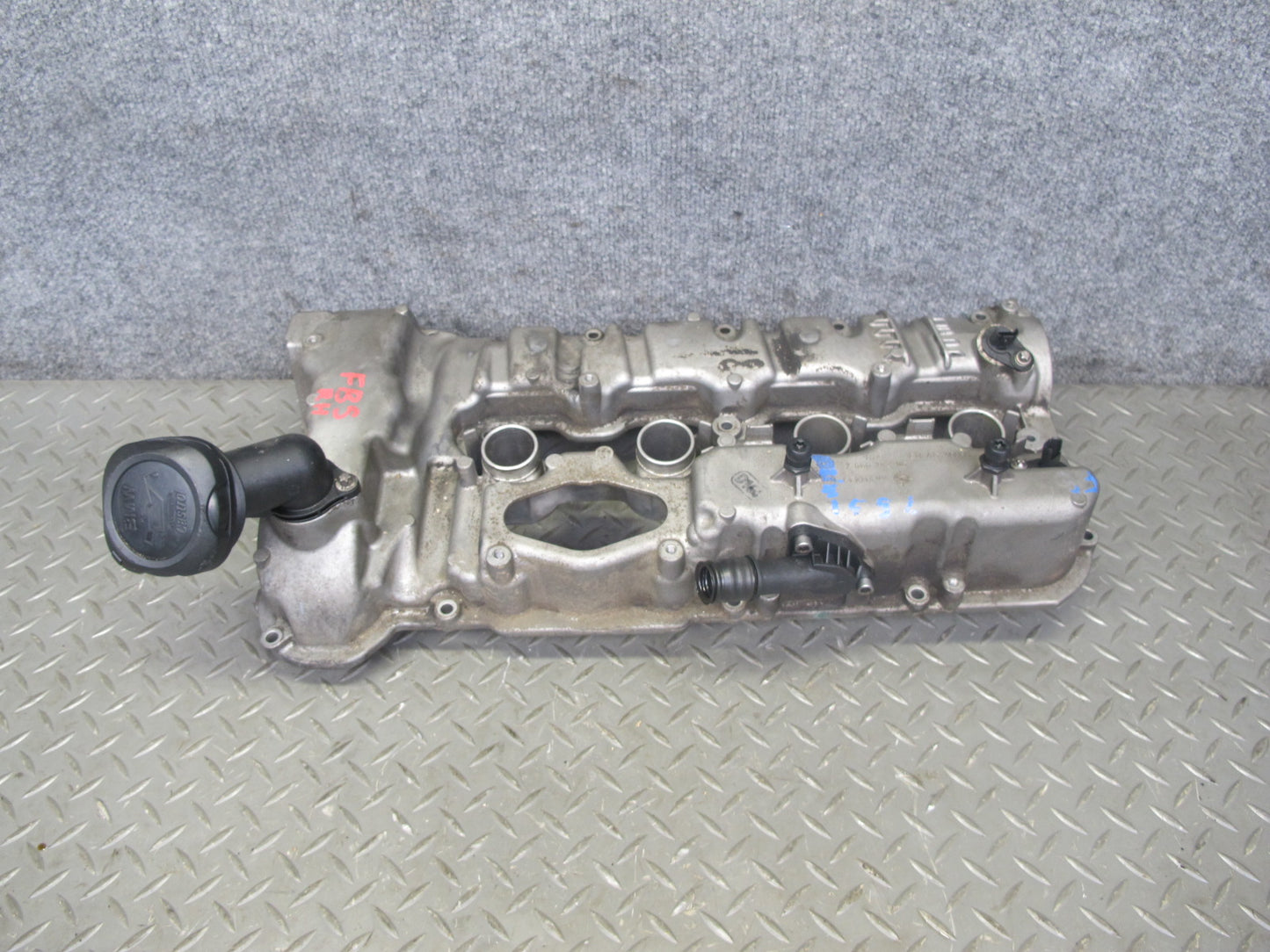 12-14 BMW F01 F02 F10 F13 F12 4.4L N63 Right Engine Valve Cover 7566283 OEM