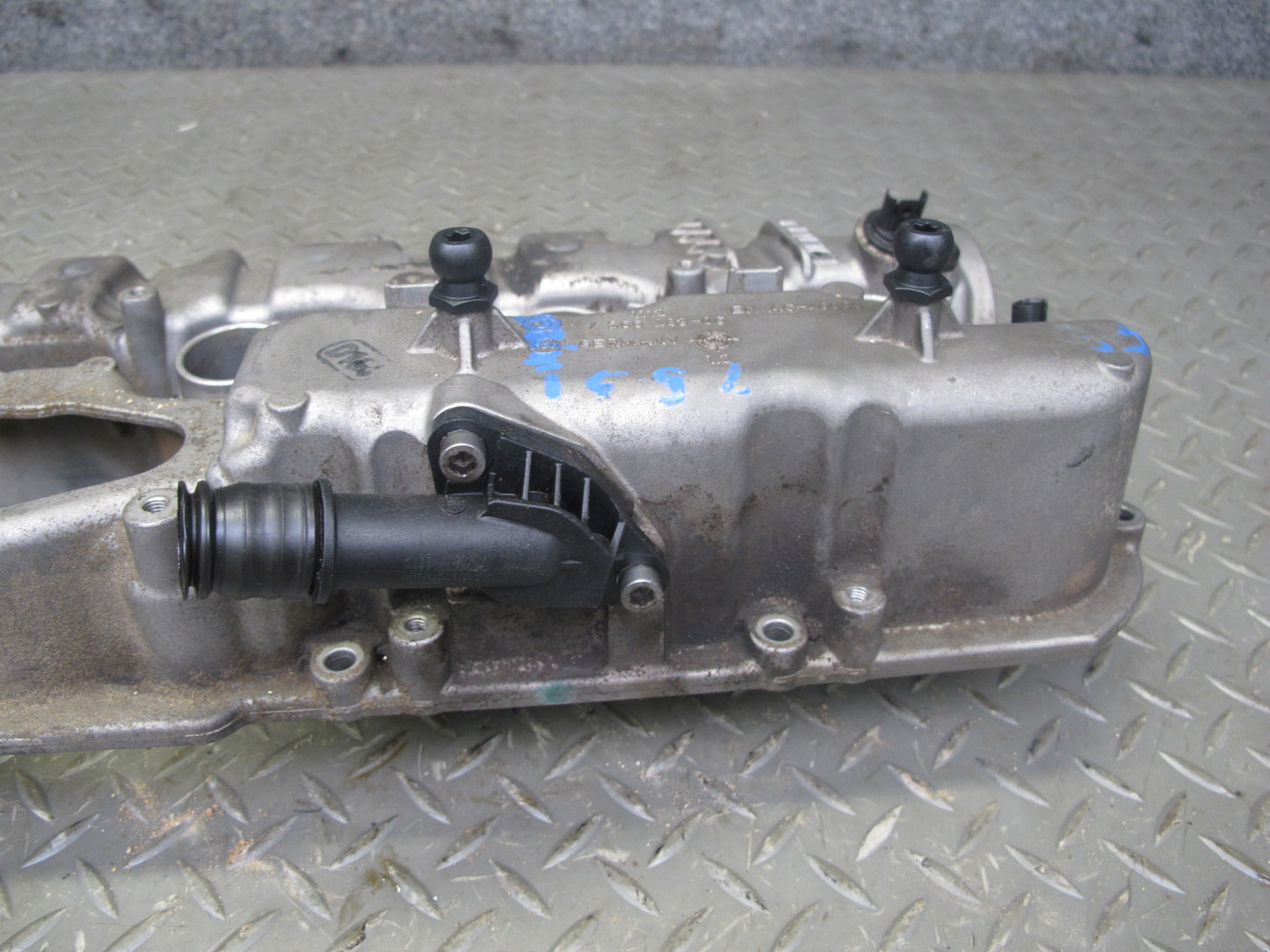 12-14 BMW F01 F02 F10 F13 F12 4.4L N63 Right Engine Valve Cover 7566283 OEM