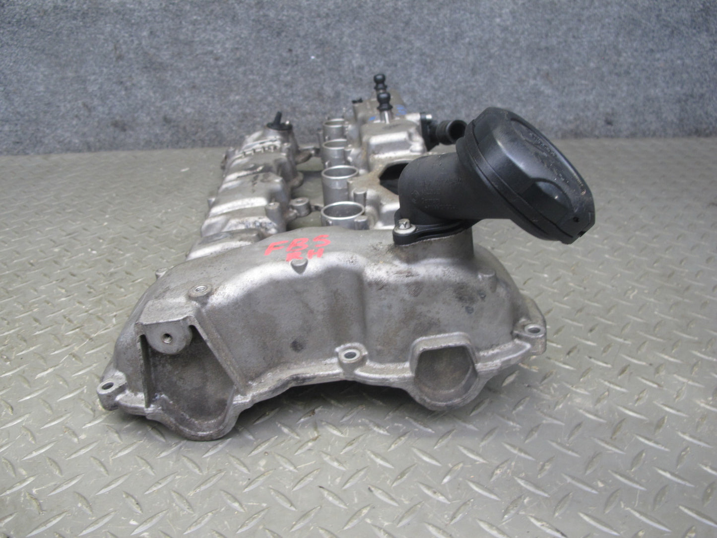 12-14 BMW F01 F02 F10 F13 F12 4.4L N63 Right Engine Valve Cover 7566283 OEM