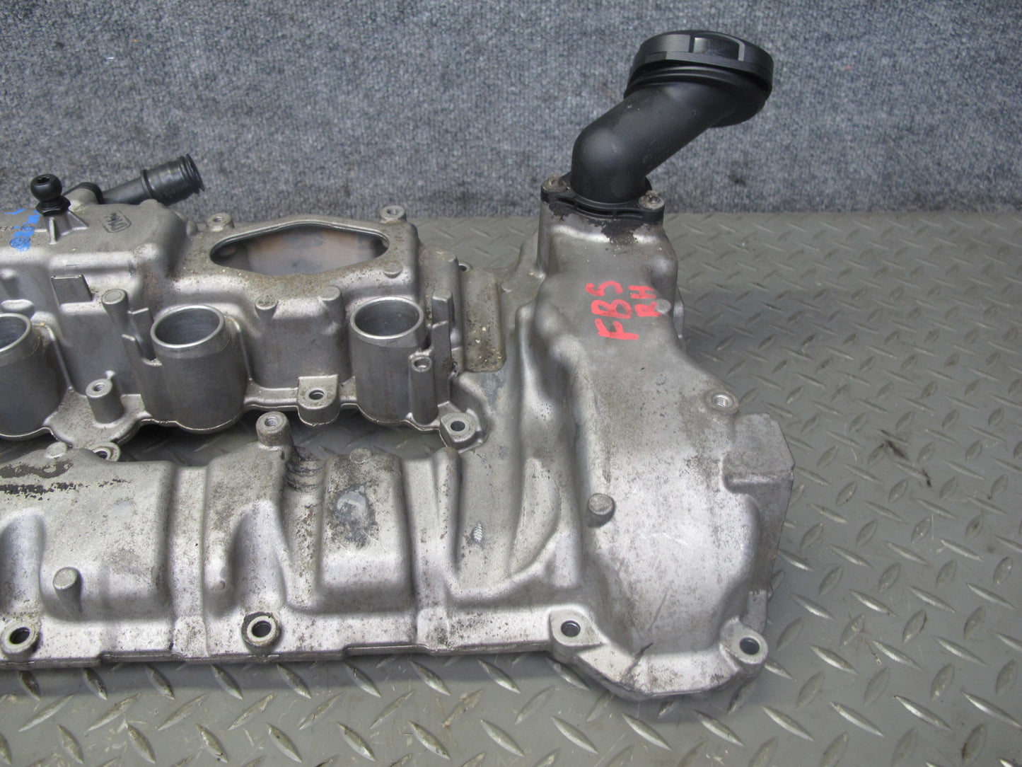 12-14 BMW F01 F02 F10 F13 F12 4.4L N63 Right Engine Valve Cover 7566283 OEM