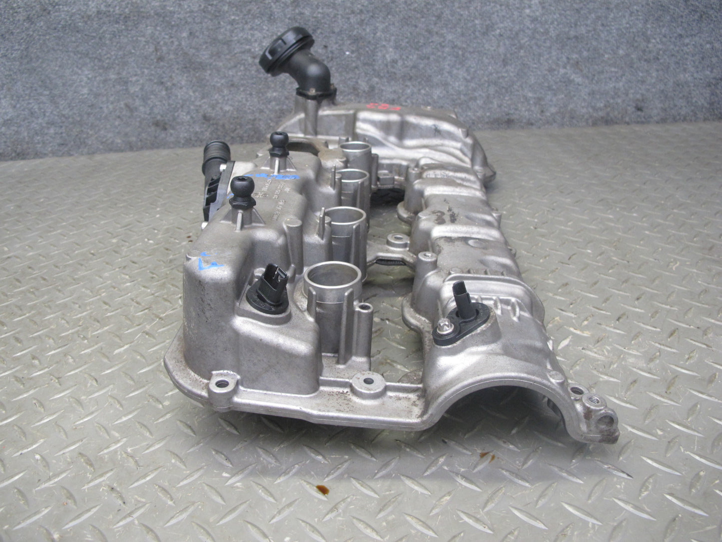 12-14 BMW F01 F02 F10 F13 F12 4.4L N63 Right Engine Valve Cover 7566283 OEM