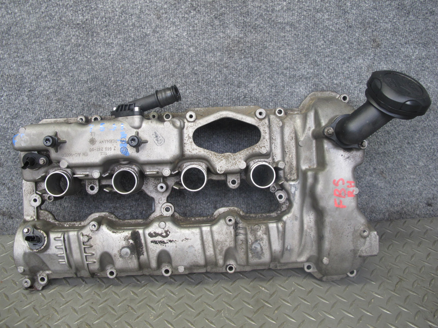 12-14 BMW F01 F02 F10 F13 F12 4.4L N63 Right Engine Valve Cover 7566283 OEM